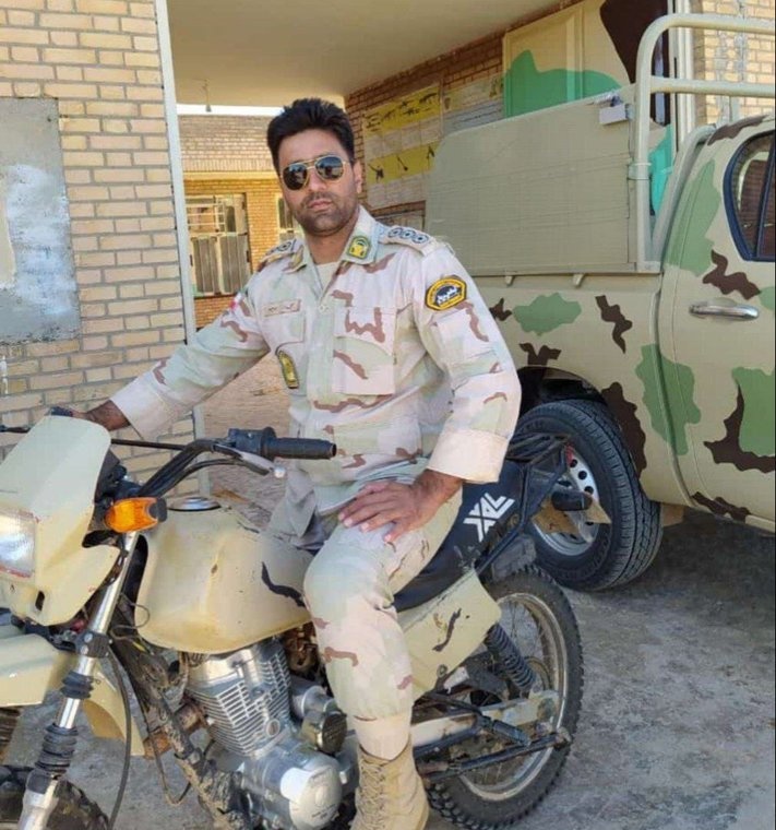 ARDESHIR005's tweet image. سجاد جان با همین موتور توی خیابون به سر زن و بچه مردم باتوم میکوبیدی؟ یا با اون ماشین لجن ...؟!
دیار گااااز مبارک (•‿•)
#سجاد_رشیدی
#بانه