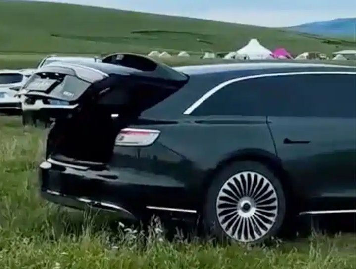 TychodeFeijter's tweet image. Stelato S9T station wagon - new photos
Stelato is a brand under HIMA, itself a subsidiary of Huawei. The Stelato S9T is a new station wagon, based on the Stelato S9 sedan, which launched in 2024.
The S9T is a very beautiful wagon with classic-luxury looks. It packs a lot of…