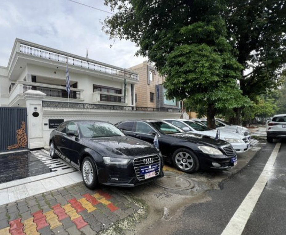 journomitalli1's tweet image. linkedin.com/posts/mitali-c…

#FakeEmbassyBust #DiplomaticFraud #GlobalScam #GhaziabadRaid #UPSTF #InternationalCrime #MicronationScam #HawalaNetwork #ForgeryExposed #HarshVardhanJain #IndiaCrimeNews #DiplomaticDeceit #FraudUncovered #GlobalImpact #BreakingNews