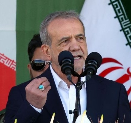 iamSaharEmami's tweet image. JUST IN: 🇮🇷 Iranian President warns, “We are ready for any Israeli military move, and our forces are prepared to strike deep into Israel again.”