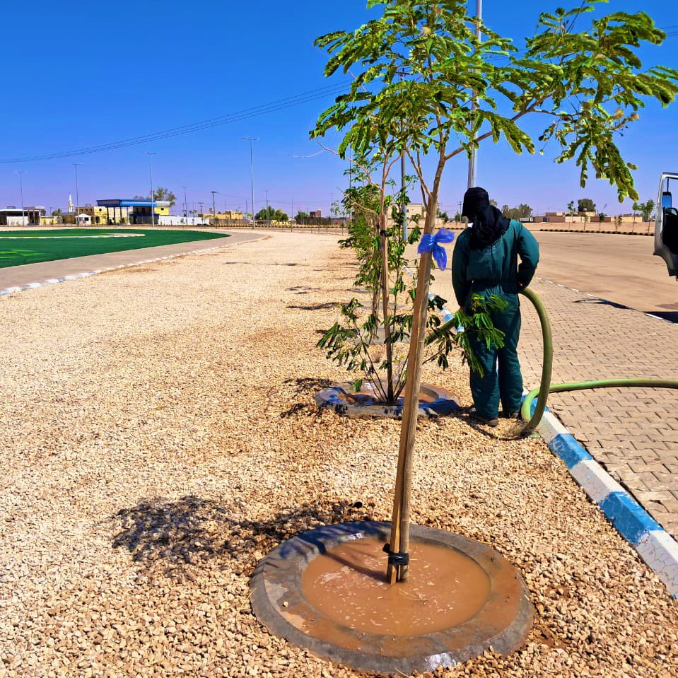 ummkhonsar's tweet image. #صور
🌴 تواصل #بلدية_أم_خنصر أعمال سقيا الأشجار والنخيل في القرى التابعة، ضمن جهودها في تعزيز الغطاء النباتي وتحسين المشهد الحضري.
📍 أعمال دورية وفق جدول زمني يخدم الاستدامة البيئية.
#بلدية_أم_خنصر
#أمانة_منطقة_الحدود_الشمالية