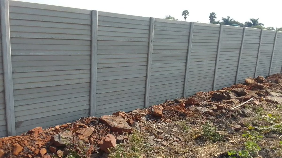 zimpricecheck's tweet image. Precast walls, commonly known as durawalls in Zimbabwe, are a standard feature on many urban properties due to their strength and durability. They serve three main purposes: demarcating property boundaries, preventing trespassing, and providing privacy.
Installation prices vary…
