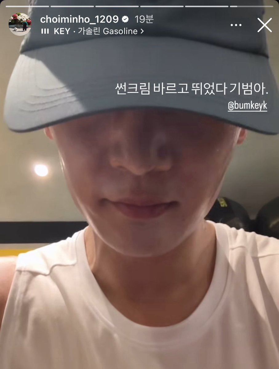 김기범 : 최민호 운동하다 노화해버리면 가만히있지않을거야
최민호 : 썬크림 바르고 뛰었다 기범아.

ㅁㅊ진짜개웃기다 카피페도이정도는아니야