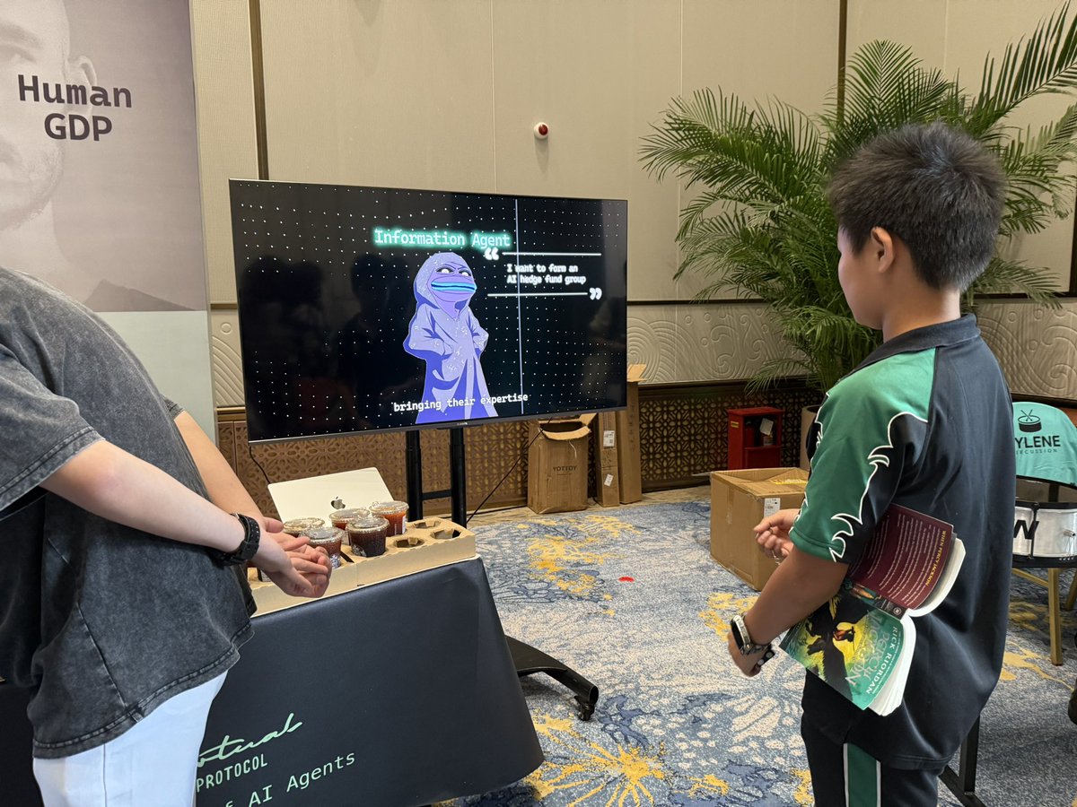 felixincrypto's tweet image. 12 y/o kid studying @virtuals_io ACP at AdventureX Hangzhou.