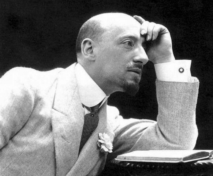 MoradELHATTAB1's tweet image. “Il est salutaire de se souvenir qu'il y a toujours plus de force et plus de sagesse dans la plus grossière de nos pierres que dans le CERVEAU VASEUX de nos hommes d'État.” Gabriele d'Annunzio