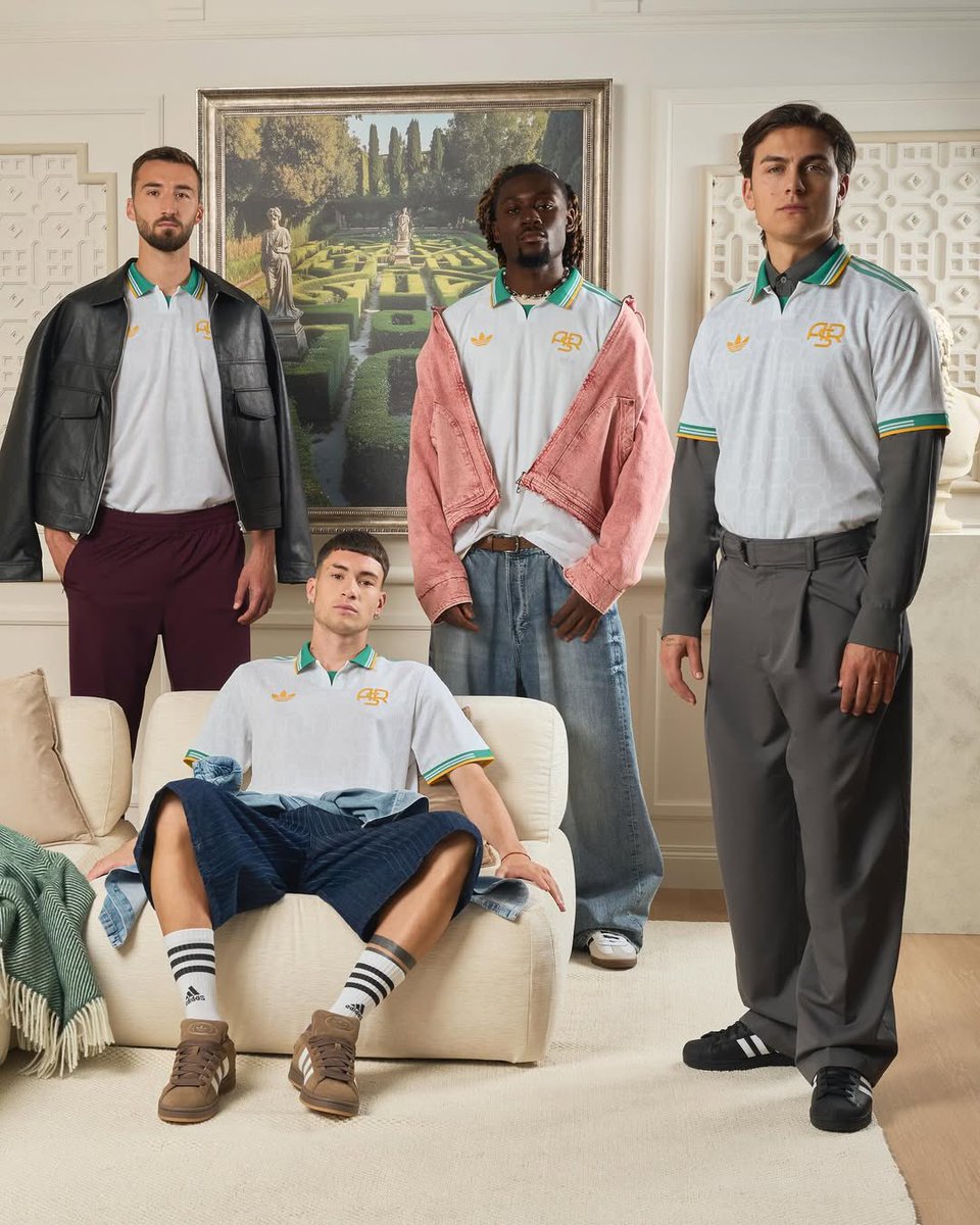 AthleteVanity's tweet image. This AS Roma’s third kit has to be the best third kit of the season 😮💨
