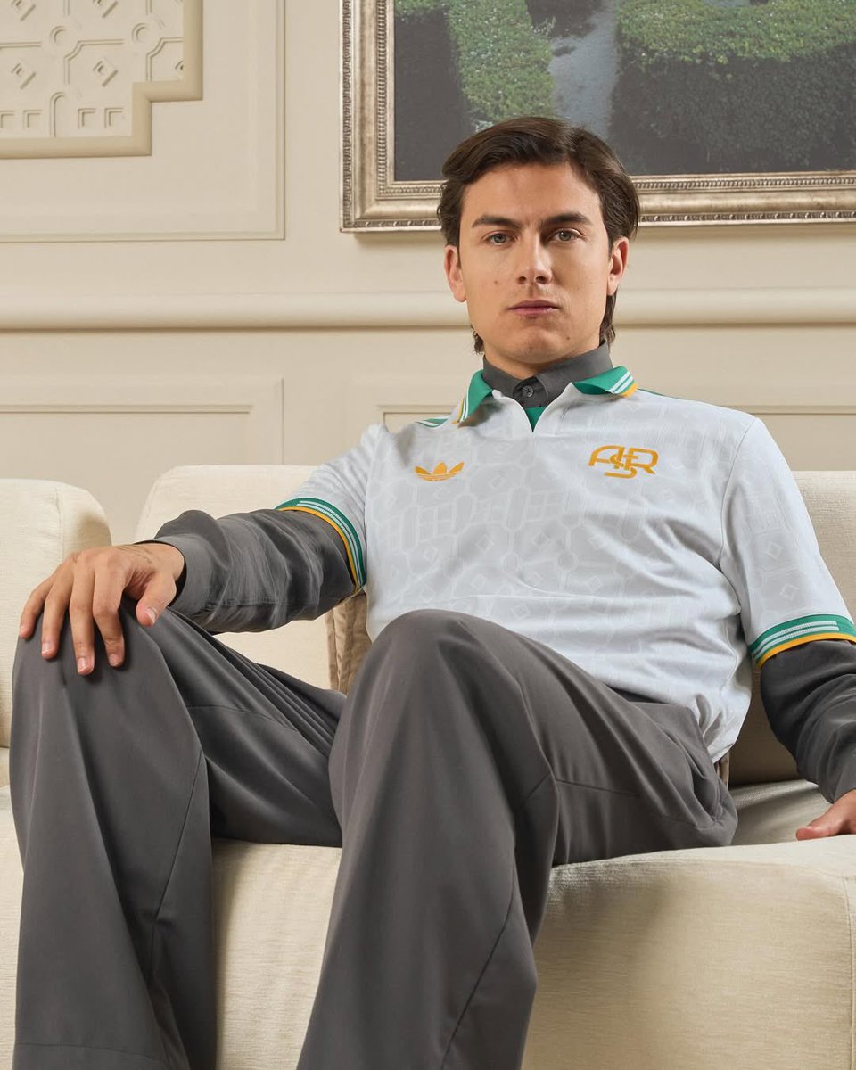 AthleteVanity's tweet image. This AS Roma’s third kit has to be the best third kit of the season 😮💨