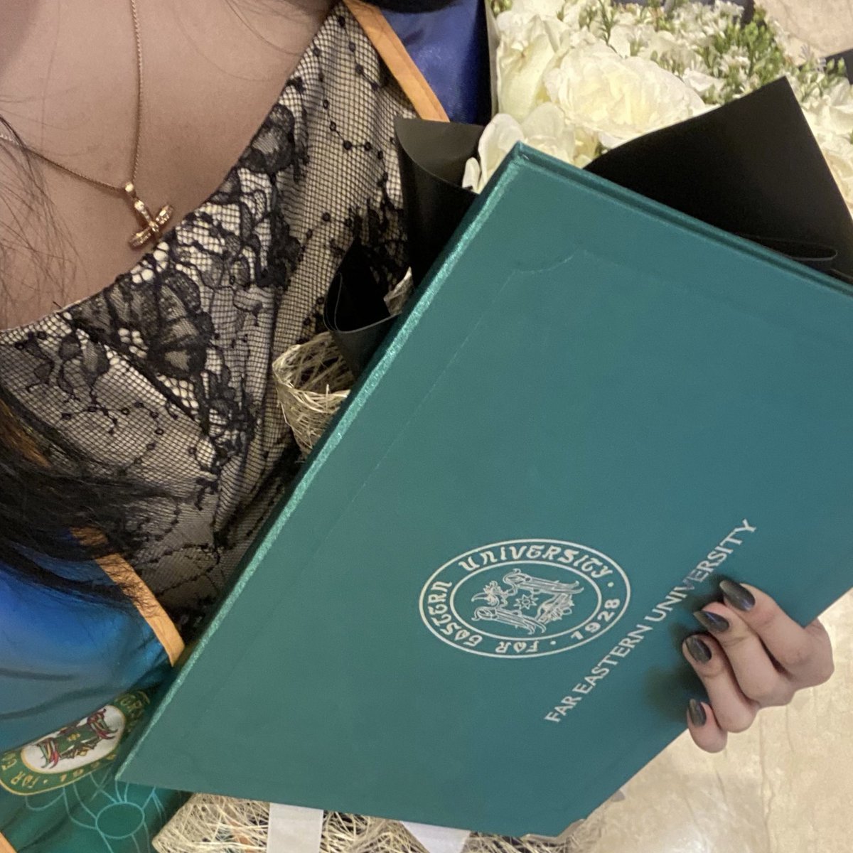 ficchen's tweet image. hello, user ficchen graduated today!!