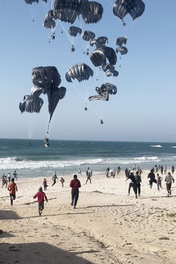 Nadermoata12431's tweet image. For as long as we can remember, food drop planes were only used to feed animals in the deserts, to stop some species from going extinct… But when it comes to humans — may God have mercy
You will be held accountable for all of this and we will not leave anyone without being held…
