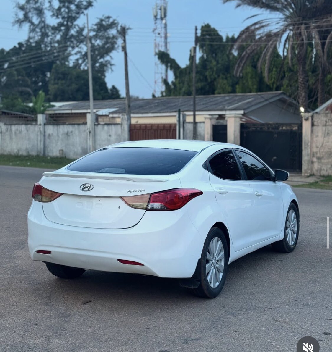 Automall_ng's tweet image. Clean used Hyundai Elantra 2013 model
Price:8.5m
Location: Kaduna
Duty: paid
@abujastreets @__yellows
Retweet pls馃檹