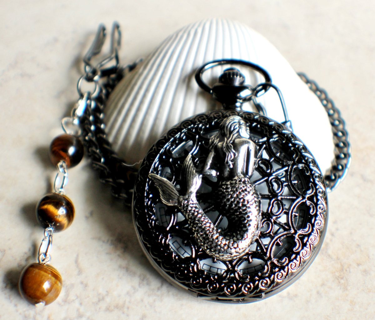 charsfavorite's tweet image. Dive into style with our enchanting Mermaid battery-operated pocket watch for just $55. Timeless elegance awaits! Don’t miss this stunning accessory. #MermaidStyle #PocketWatchFashion
Shop Now charsfavoritethings.com/products/3merm…