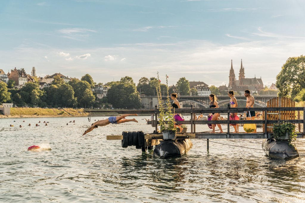 SwissEmbassyUK's tweet image. Fan of the @Lionesses with a few more days to fill in Switzerland?
We’ve got you covered with the dips, trails, tours and tastings to squeeze in before Sunday’s #WEURO2025 final 👇
myswitzerland.com/en-ch/experien…