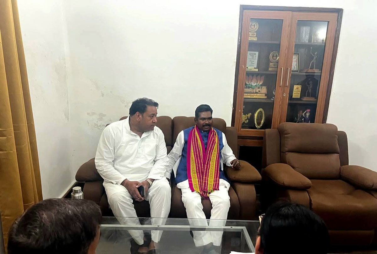 JitendraM_Bassi's tweet photo. भारतीय जनता पार्टी अनुसूचित जनजाति मोर्चा के राष्ट्रीय अध्यक्ष आदरणीय श्री समीर उरांव जी सें नई दिल्ली स्थित आवास पर शिष्टाचार भेंट! https://t.co/lUDok3tkcD