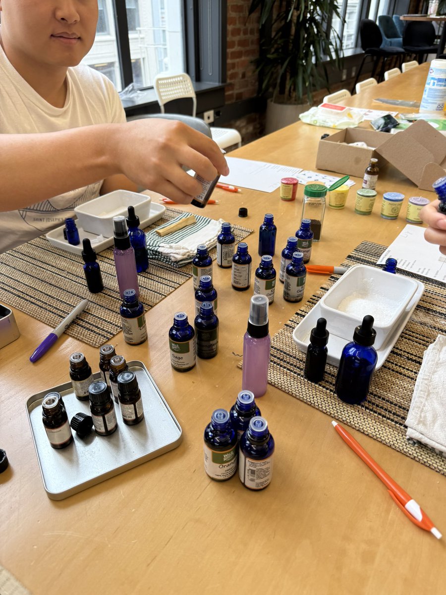 angelinarusse's tweet image. Today the team did an aromatherapy class.
We gathered in groups of 3, took deep breaths, and gave ourselves permission to pause.
Because taking care of ourselves helps us show up better for each other. 💙🧘♀️😌
