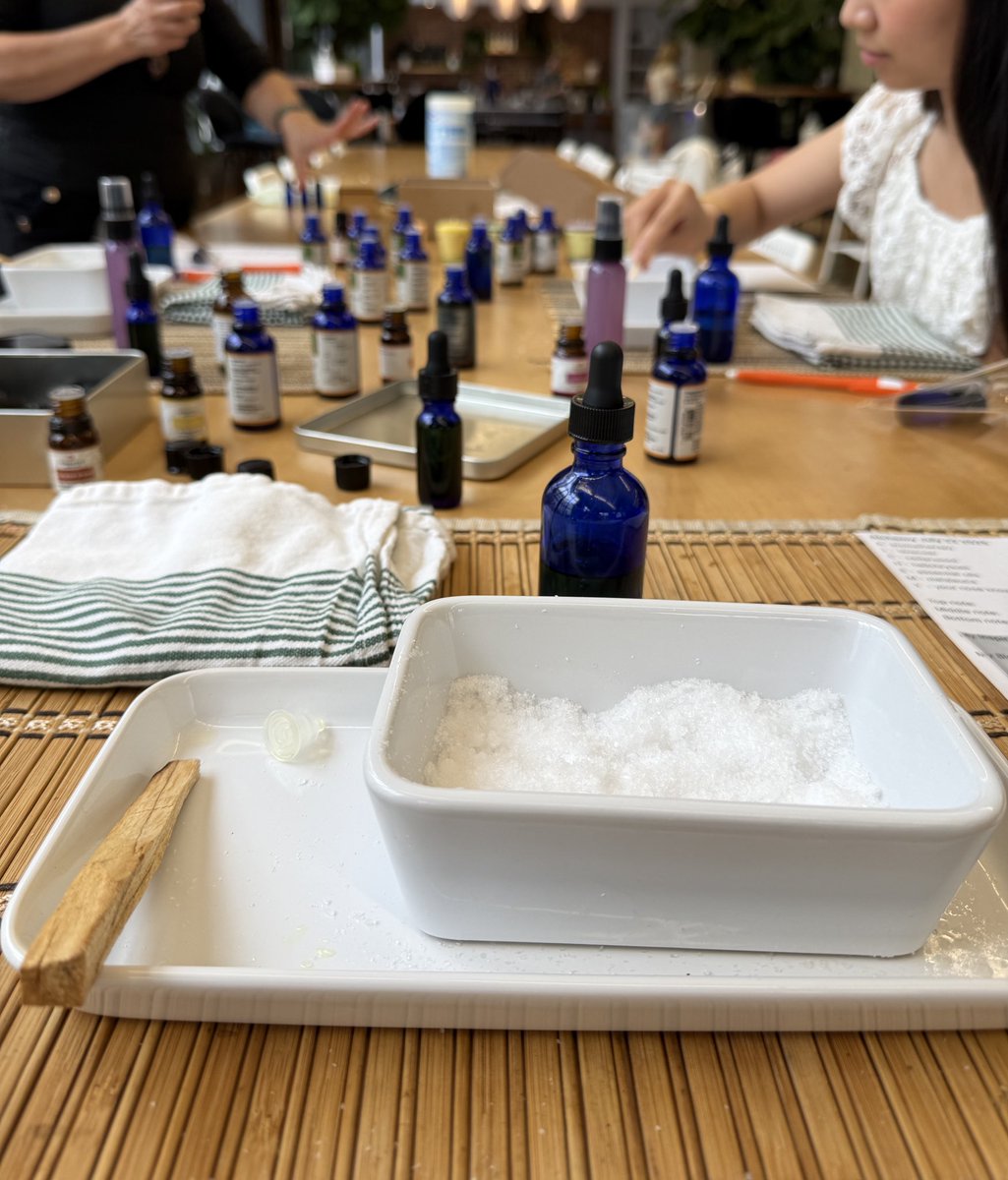 angelinarusse's tweet image. Today the team did an aromatherapy class.
We gathered in groups of 3, took deep breaths, and gave ourselves permission to pause.
Because taking care of ourselves helps us show up better for each other. 💙🧘♀️😌