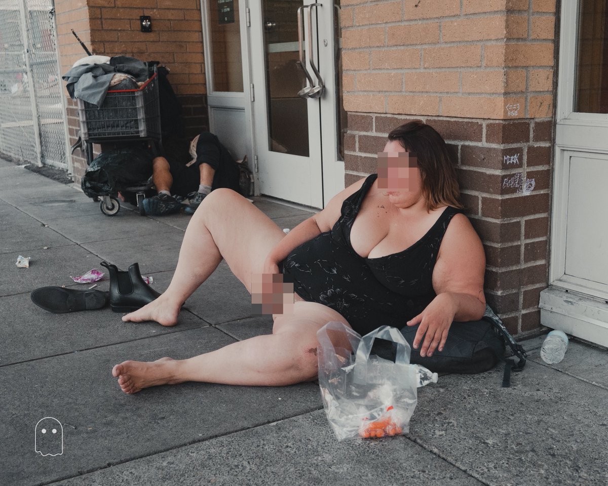 tarafaul503's tweet image. Public masturbation in the streets of portland - I see more of it from women than men. She was calmly hitting the button while people walked by tonight, which the homeless man I was talking to was utterly disgusted by. Chaos.
