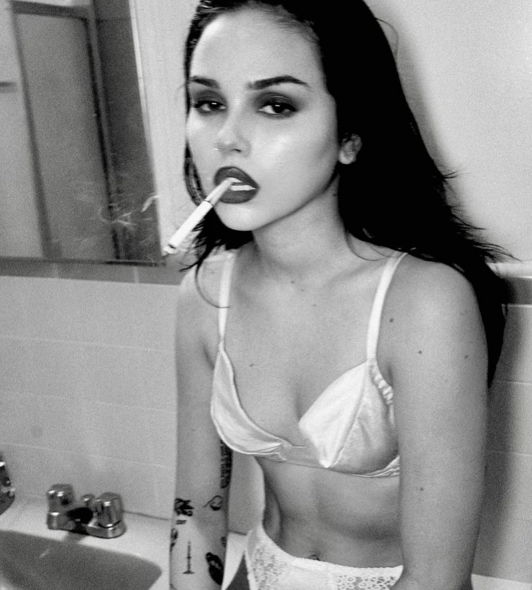 HOMESICKLONER's tweet image. forever obsessed with this photoshoot