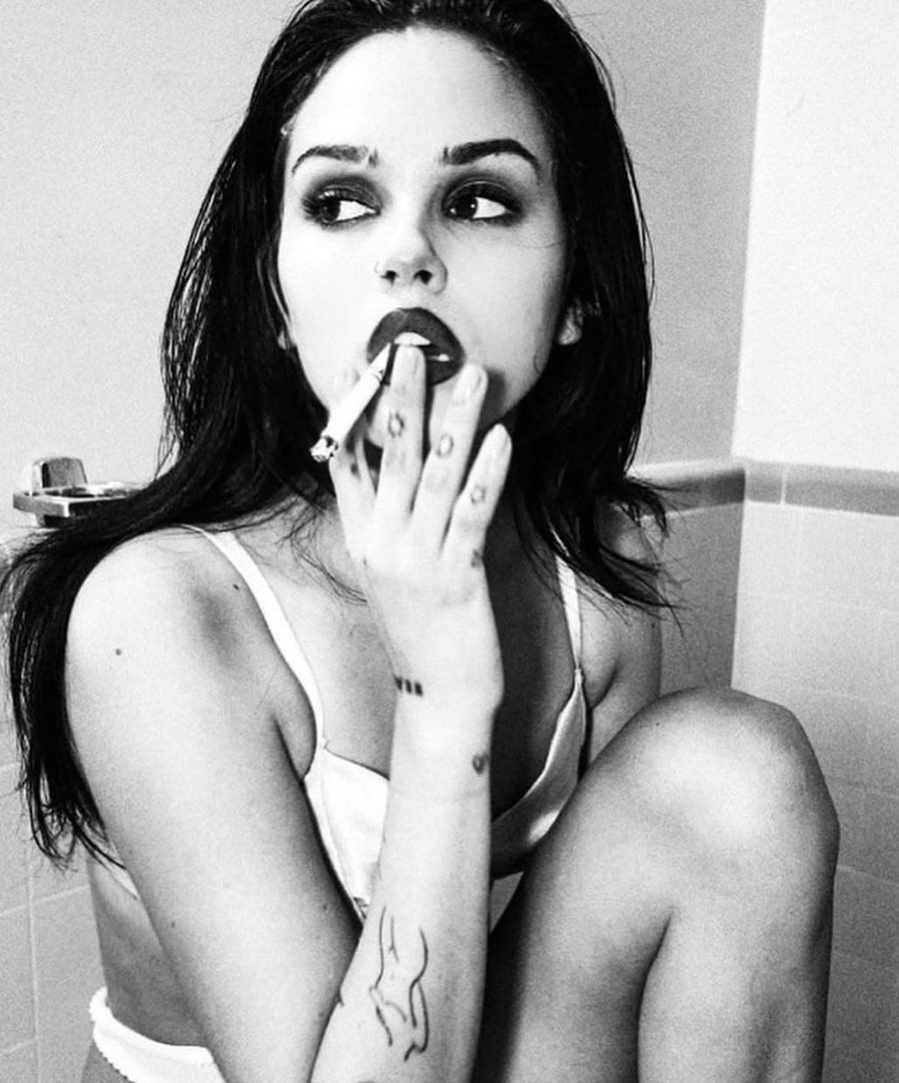 HOMESICKLONER's tweet image. forever obsessed with this photoshoot