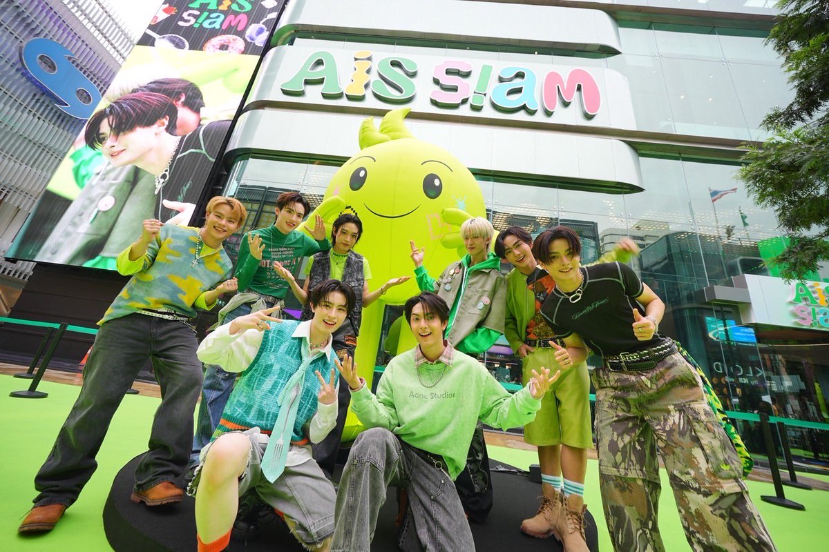 KAOHIT_ENT's tweet image. สยามแตก !!! บิวกิ้น-พีพี , BUS , GELBOYS พร้อมเหล่าเซเลบ Teen ICON 
โชว์สเต็ปเดิน Green Carpet ในงานเปิดตัว “AIS SIAM” เพลย์เฮ้าส์แห่งใหม่ใจกลางสยาม

#Bbillkin #PPkritt #GELBOYS
#BUSbecauseofyouishine #AlmondProgress 
#THEPLAYHOUSEWITHPURPOSE
#AIS5GGREENCITIZEN
#AISSIAM…