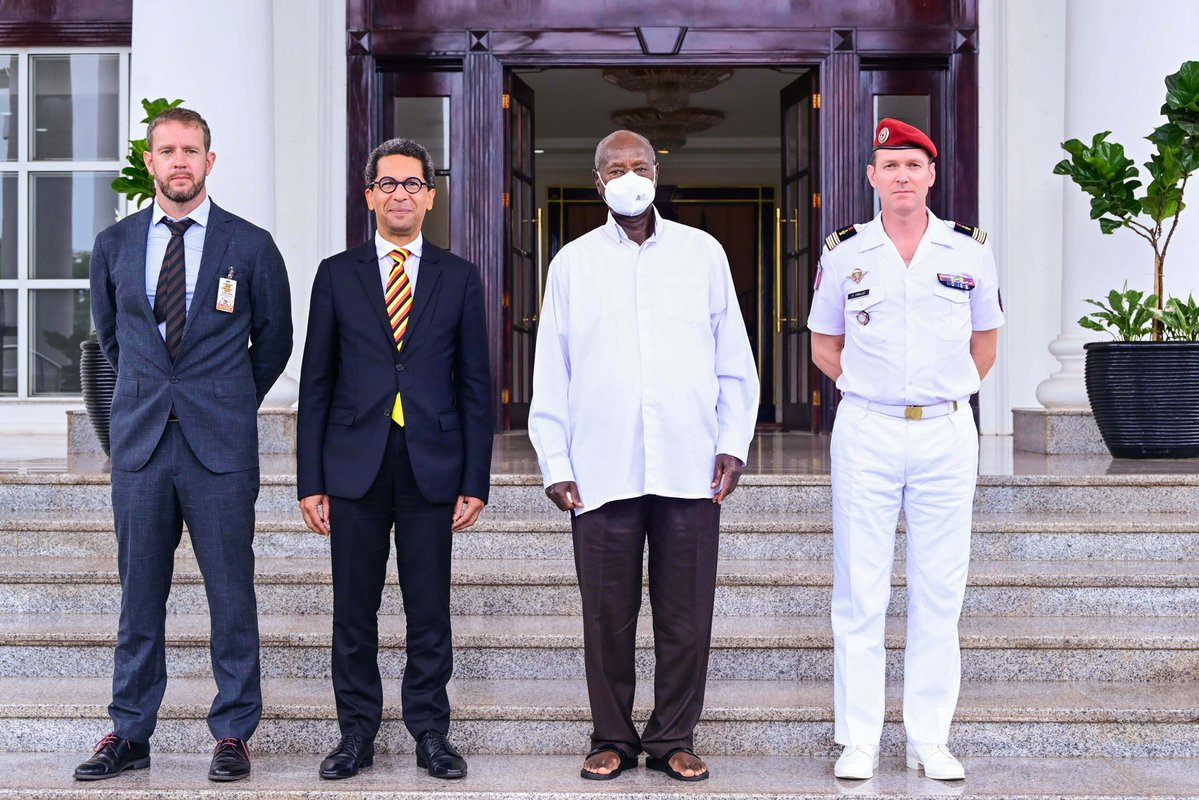 GCICUganda's tweet image. President Yoweri Kaguta Museveni met and held discussions with the outgoing Ambassador of France to Uganda, H.E. Xavier Sticker at State House Entebbe.
During the meeting, President Museveni emphasised the importance of global cooperation, urging the West to join forces with…