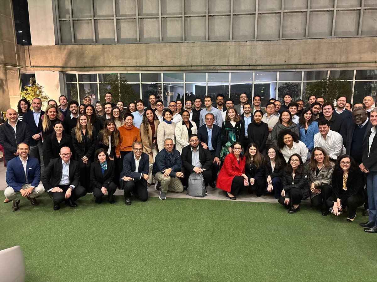 agarmora's tweet image. 4/4 Encerramos o dia com um encontro presencial com a equipe extraordinária da @IFC_LAC no Brasil. Graças ao seu empenho e compromisso, temos alcançado resultados concretos: mais investimentos que resultam em empregos e promovem o desenvolvimento do país e da região.