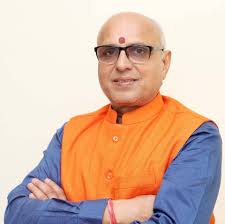 azizkavish's tweet photo. हमें कल से लेबर पेन हो रहा है... सांसद जी हेलीकॉप्टर भेज दीजिए... आप उठवाने का कष्ट कीजिए...
लीला साहू ने गांव की सड़क बनाने की बात कही थी तो सीधी सांसद डॉ. राजेश मिश्रा ने कहा था की हेलीकॉप्टर से उठा लेंगे।
अब लीला साहू का आखिरी महीना चल रहा है तो उन्होंने सांसद साहब से से हेलिकॉप्टर की मांग की है।