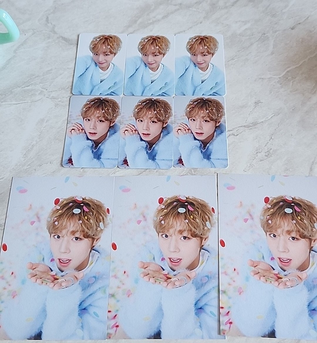 헉!가만보니 이렇게왔네
포카가 다른게없이 다같은거로왔네
누가 저 포카  바꿔주실뿐 계실까여
포카패키지ㅠㅠ