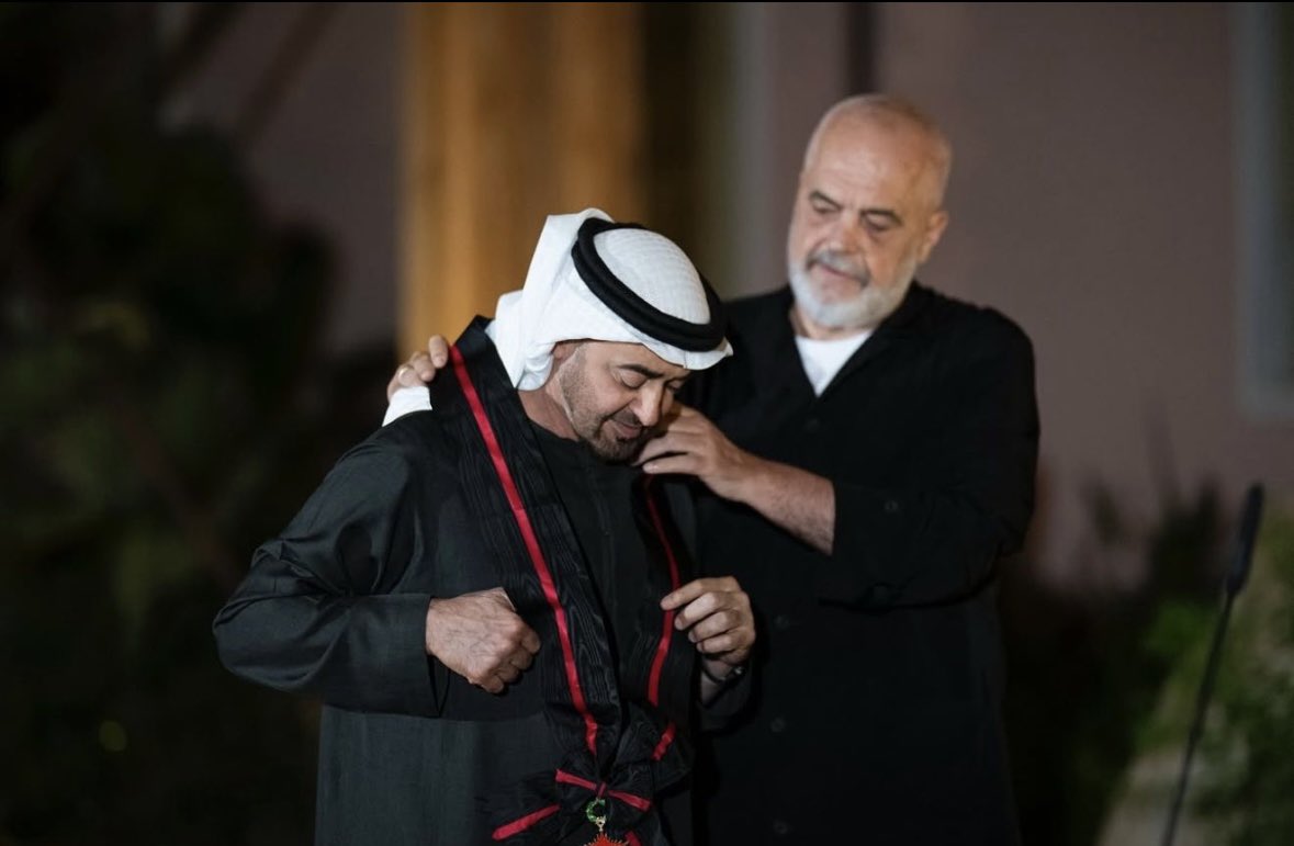 SaraAlhosani_10's tweet image. The West sees Albania as a “future EU member.”
The UAE? A present-day strategic partner!
Here’s a breakdown of Mohamed Bin Zayed’s visit to Albania.. 🇦🇪🇦🇱
Albania = Europe’s overlooked gateway:
• $22.5B GDP
• 10M+ tourists (and booming)
• NATO member, EU candidate
• Access…