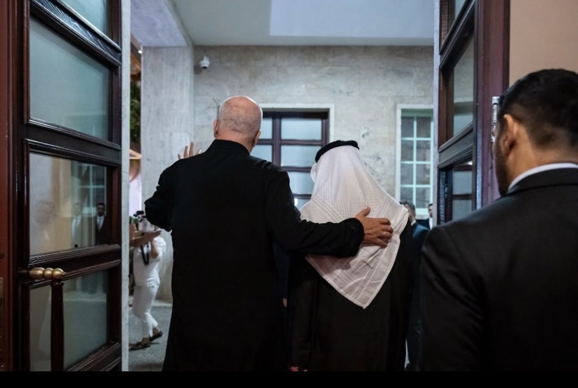 SaraAlhosani_10's tweet image. The West sees Albania as a “future EU member.”
The UAE? A present-day strategic partner!
Here’s a breakdown of Mohamed Bin Zayed’s visit to Albania.. 🇦🇪🇦🇱
Albania = Europe’s overlooked gateway:
• $22.5B GDP
• 10M+ tourists (and booming)
• NATO member, EU candidate
• Access…