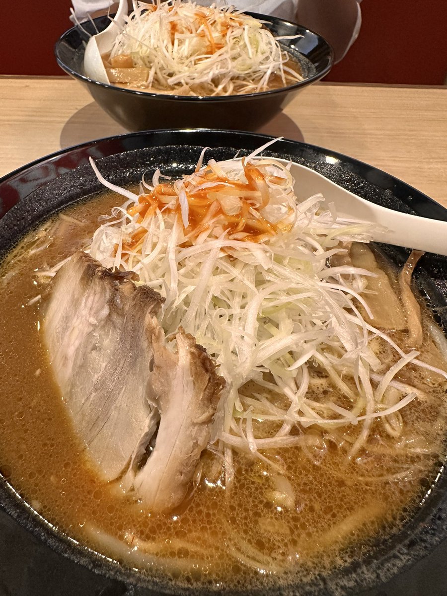 tomoa_co_go's tweet image. 三者面談からのラーメン🍜

ラーメン続きますね〜
赤辛の味噌🌶
ネギラーメンが基本好きなのよね

次男は高校に上がってから成績がなんと上がってるるるるる〜
奇跡じゃ！