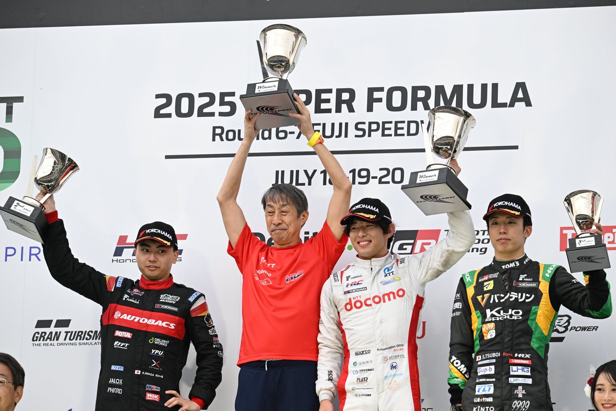 fswpress's tweet image. ／
　#SFormula Rd.6,7🏁
　TOP3選手のサイン入りTシャツを3名様に🎁🌟
＼
7月19日～20日に開催されたSUPER FORMULA Rd.6&amp;amp;7で表彰台を獲得した選手たちのサイン入りTシャツを3名様にプレゼント👏

【サインをしてくれた選手】
・岩佐歩夢選手 @ayumuiwasa_cars
・太田格之進選手 @kakunoshin_ohta…