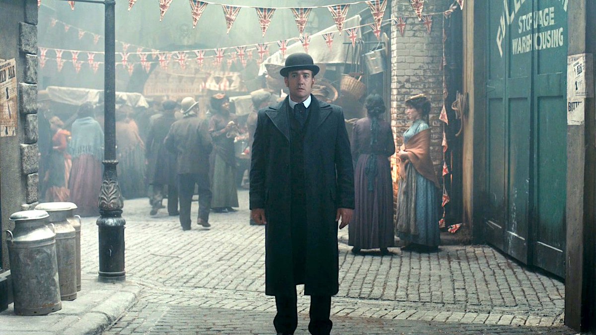 toricoyahhh's tweet image. ポストカードみたいなリード警部補 🎩🤨💕
#RipperStreet