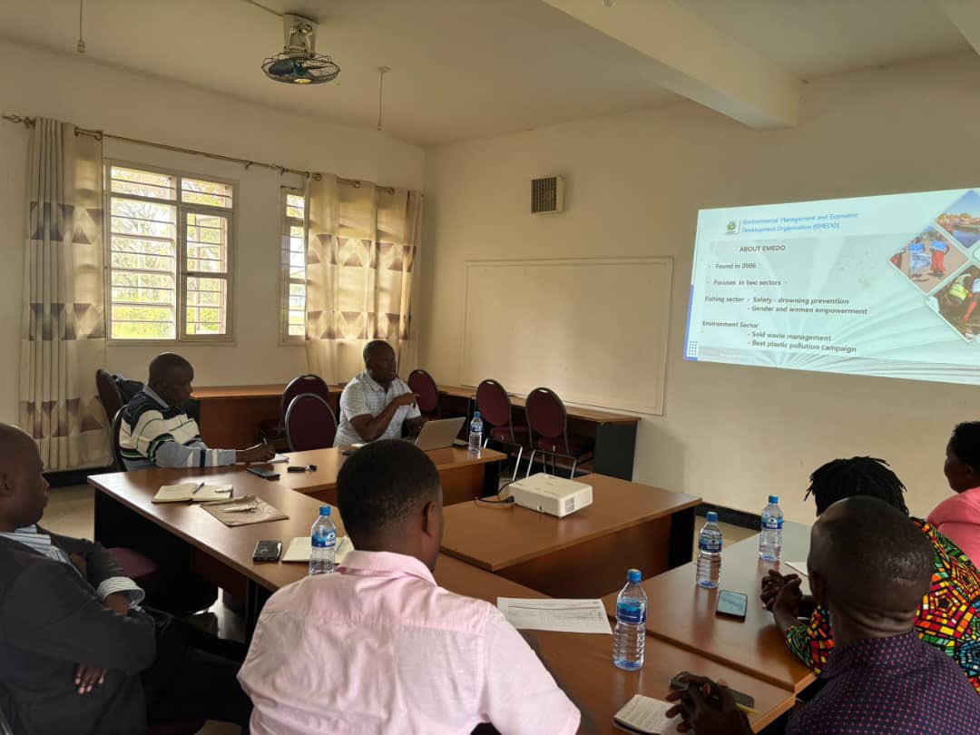 Neema Lugangira (@neemalugangira) on Twitter photo Nawashukuru Shirika la EMEDO kwa kuandaa kikao maalum cha kutambulisha kwangu Mradi wa Lake Victoria Drowning Prevention Project (LVDPP). Niliwakilishwa na Abeid na Kaijage kufuatia dharula niliyopata.
Tumekubaliana kushirikiana kutekeleza mradi huu #BukobaMjini kupitia Nawashukuru Shirika la EMEDO kwa kuandaa kikao maalum cha kutambulisha kwangu Mradi wa Lake Victoria Drowning Prevention Project (LVDPP). Niliwakilishwa na Abeid na Kaijage kufuatia dharula niliyopata.
Tumekubaliana kushirikiana kutekeleza mradi huu #BukobaMjini kupitia
