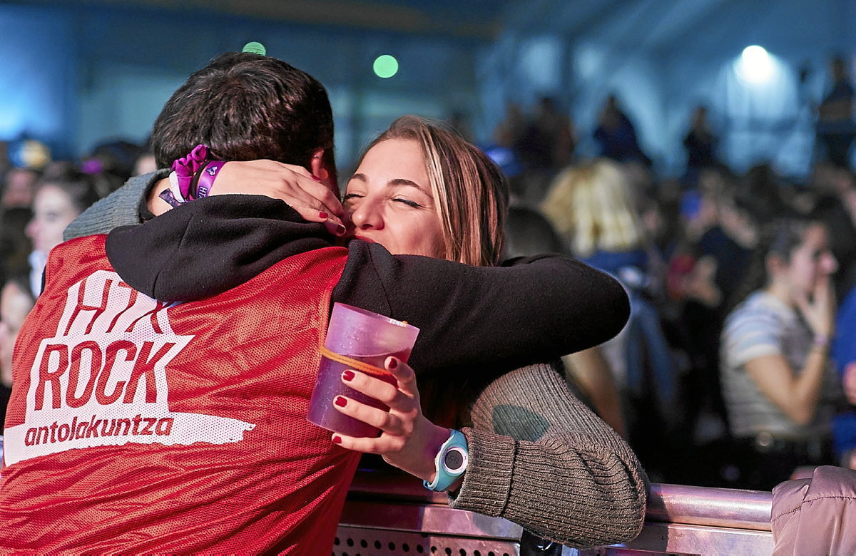 [ERREPORTAJEA] 

Agur, Hatortxu

Behar bati erantzunez. Honela jaio zen Hatortxu  Rock. 1999an 500 euskal herritar zeuden espainiar eta frantziar  Estatuetako espetxeetan urrunduta. 

naiz.eus/eu/hemeroteca/… 

<a href="/aagirrezabal/">Aitor Agirrezabal</a>
