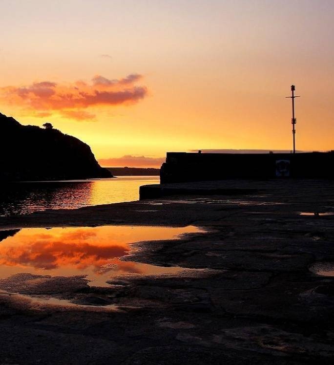 CornwallK8's tweet image. Helloooo Wednesday!🌅 Good morning you Midweek Marvels!😎
#Cornwall #StormHour #ThePhotoHour #Wednesdayvibe #Sunrise