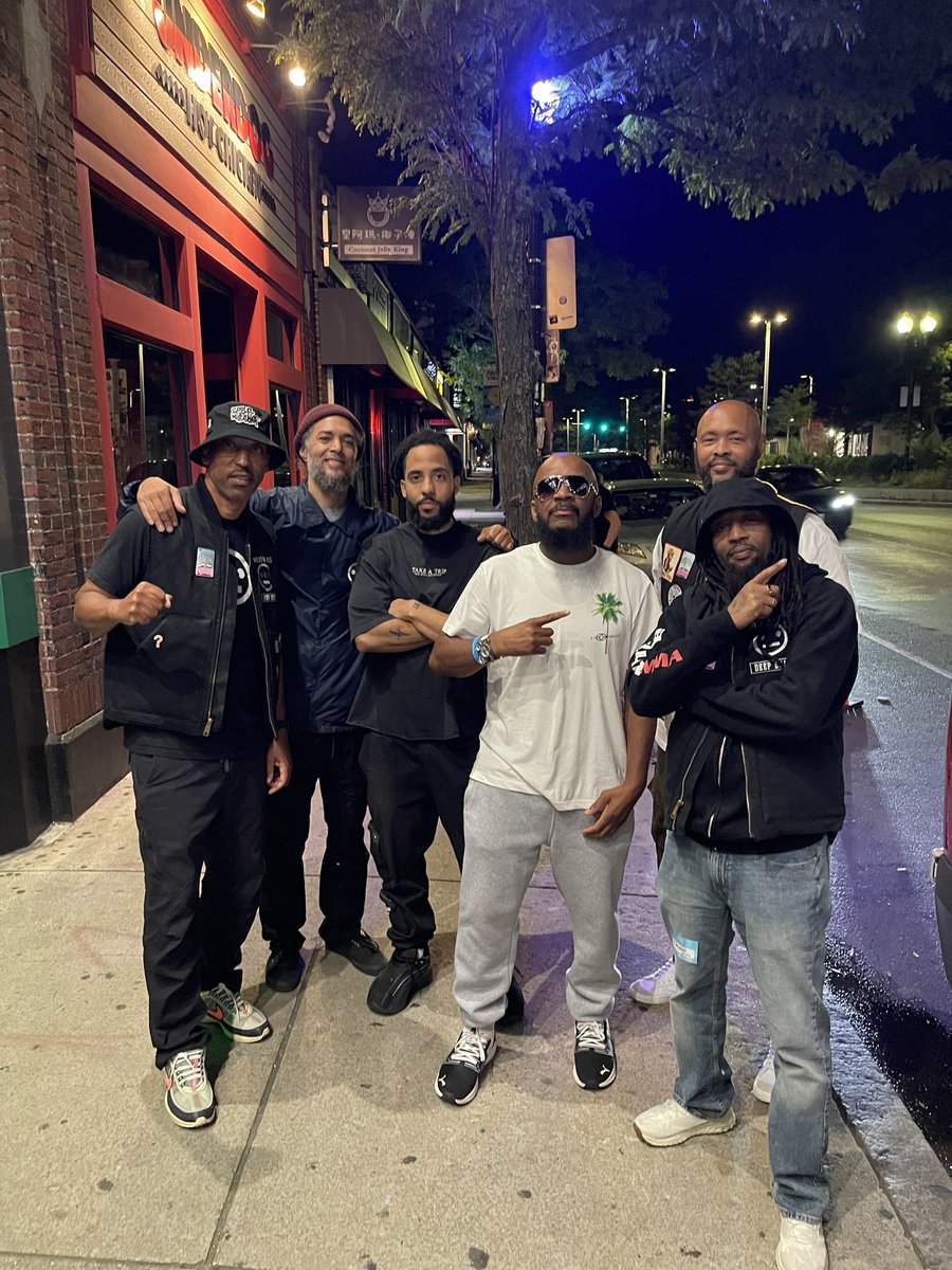 ALL_WEDO_ISWORK's tweet image. I’d like to personally thank the #SOULSOFMISCHIEF CREWWWWWW for rocking out in Brighton tonight 💪🏾💪🏾💯💯
Real Hip-Hop.
AYO @HieroAPLUS you’re a legend bro!