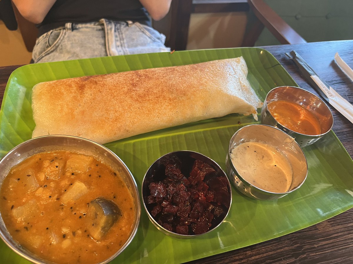 smilygallery's tweet image. テレ東、世界の秘境で大発見!にも出演し
🇮🇳バンガロールで日本食堂を営む凄い人!
後藤理恵さんが先日、沼津市戸田の
ディジュリドゥのアトリエに
遊びに来てくれました!!…