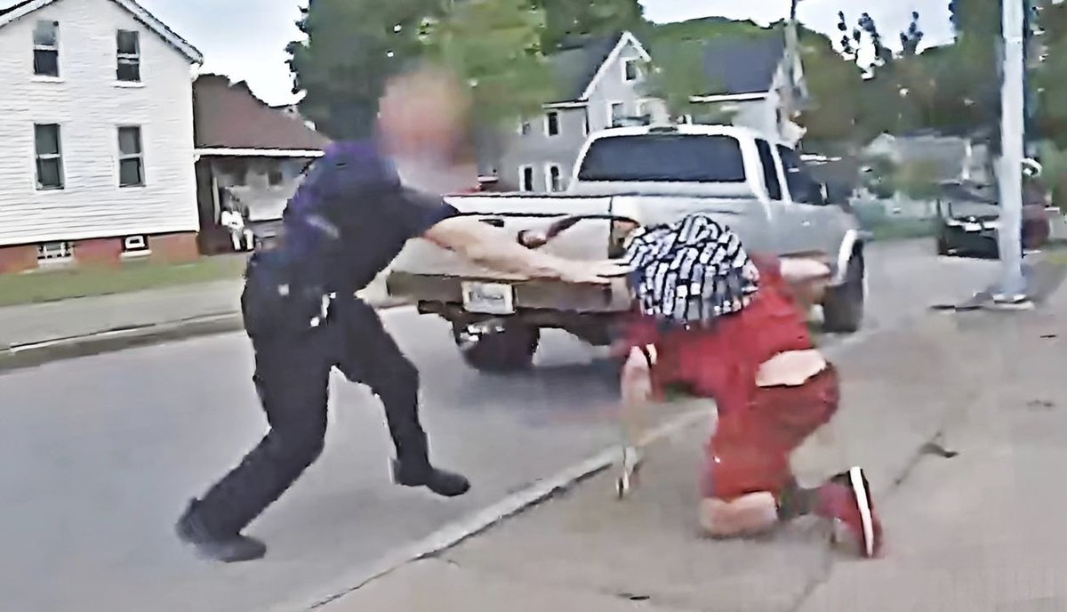 WORLDSTAR's tweet image. Bodycam Video Shows Shootout Between Rochester Police Officers And Homicide Suspect!
worldstar.com/videos/wshh8sK…