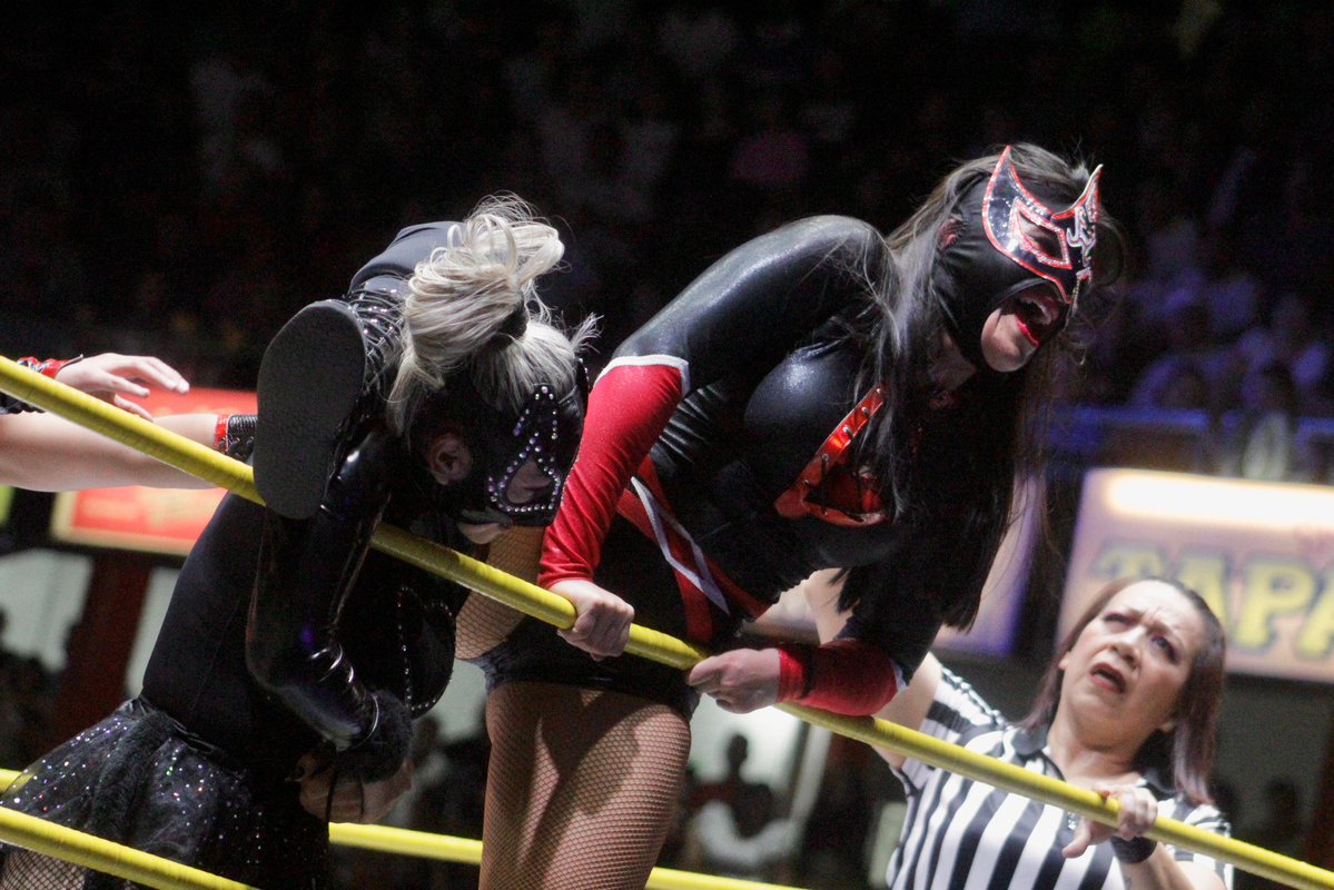 CMLL_OFICIAL's tweet image. Dulce Kitty, Tabata y Magia Azul mostraron coordinación y fuerza para superar a Zorah, Nexy y Candela en la segunda lucha de talento femenil.
#MartesDeGlamourCMLL #CMLL