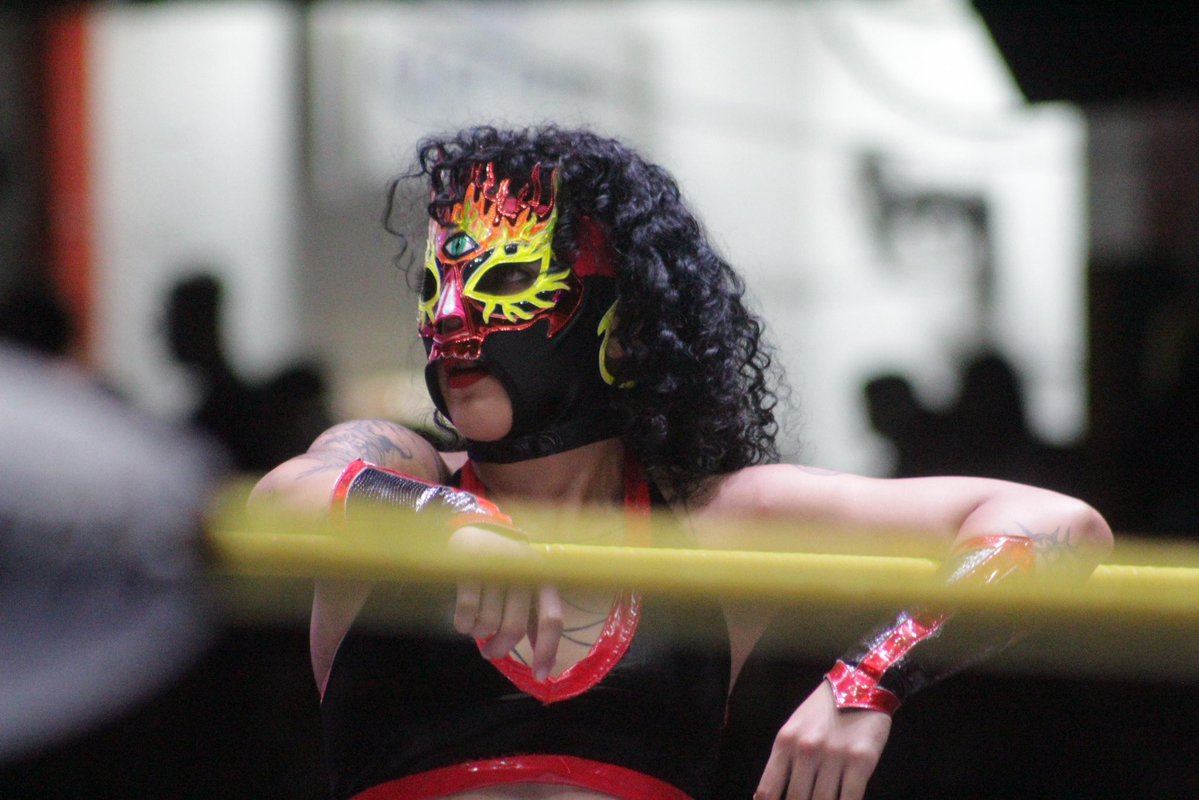 CMLL_OFICIAL's tweet image. Dulce Kitty, Tabata y Magia Azul mostraron coordinación y fuerza para superar a Zorah, Nexy y Candela en la segunda lucha de talento femenil.
#MartesDeGlamourCMLL #CMLL