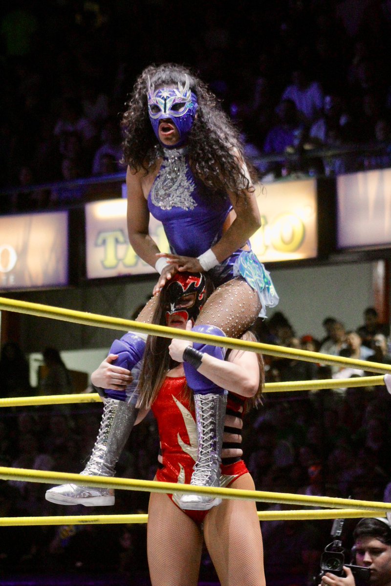 CMLL_OFICIAL's tweet image. Dulce Kitty, Tabata y Magia Azul mostraron coordinación y fuerza para superar a Zorah, Nexy y Candela en la segunda lucha de talento femenil.
#MartesDeGlamourCMLL #CMLL