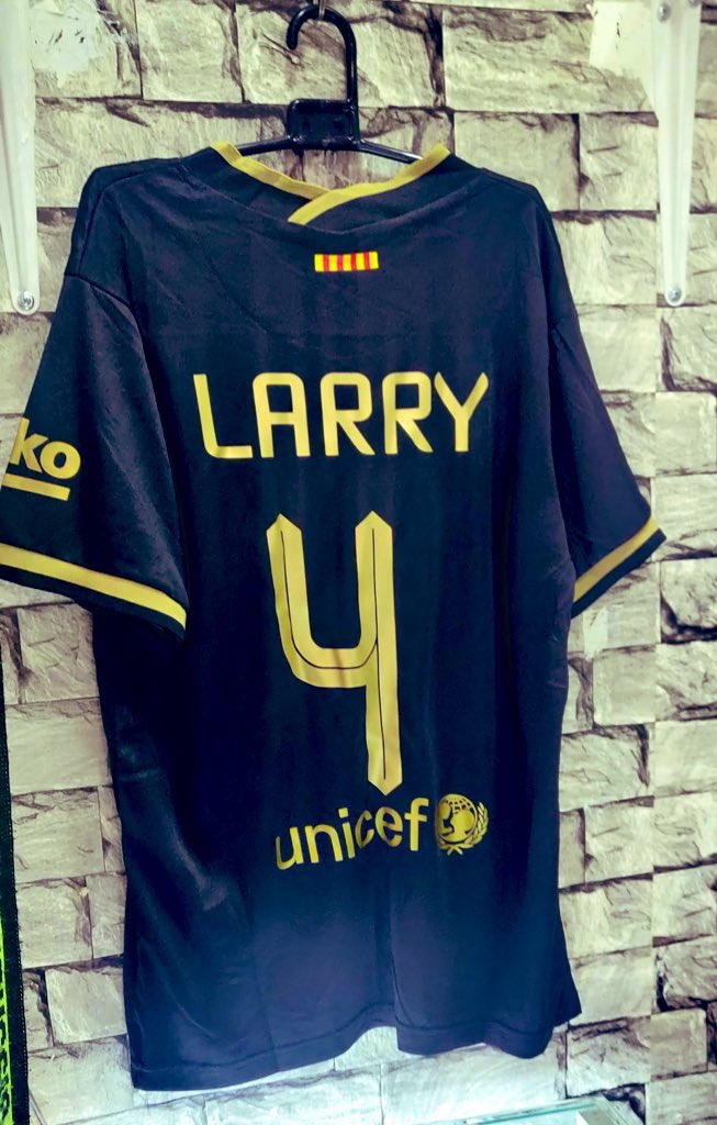MuloB's tweet image. Come check us out and see all your favorite sports items or WhatsApp me on +256784893529 for more details 👊🏽😎