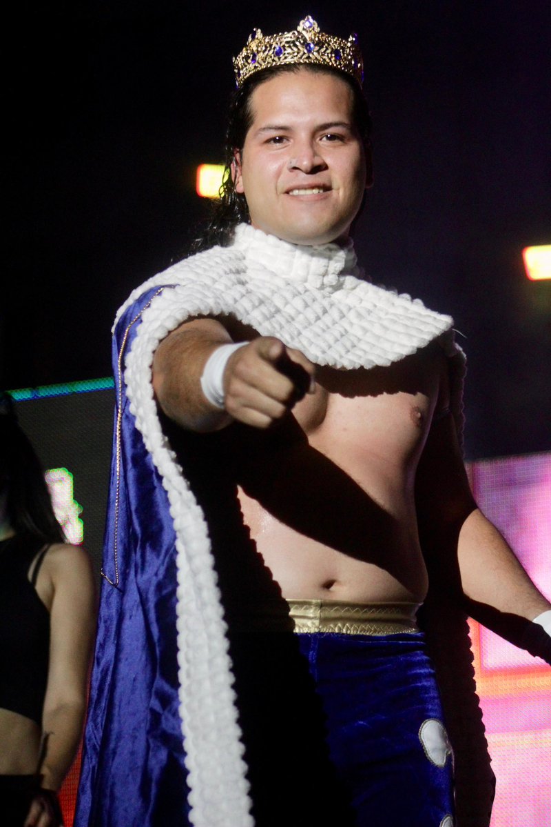 CMLL_OFICIAL's tweet image. Furia Roja volvió con sed de gloria, y junto a Ráfaga y Guerrero de la Muerte, reafirmaron su dominio como campeones, derrotando a la tercia de Bestia Negra, Draego y Príncipe Daniel.
#MartesDeGlamourCMLL #CMLL