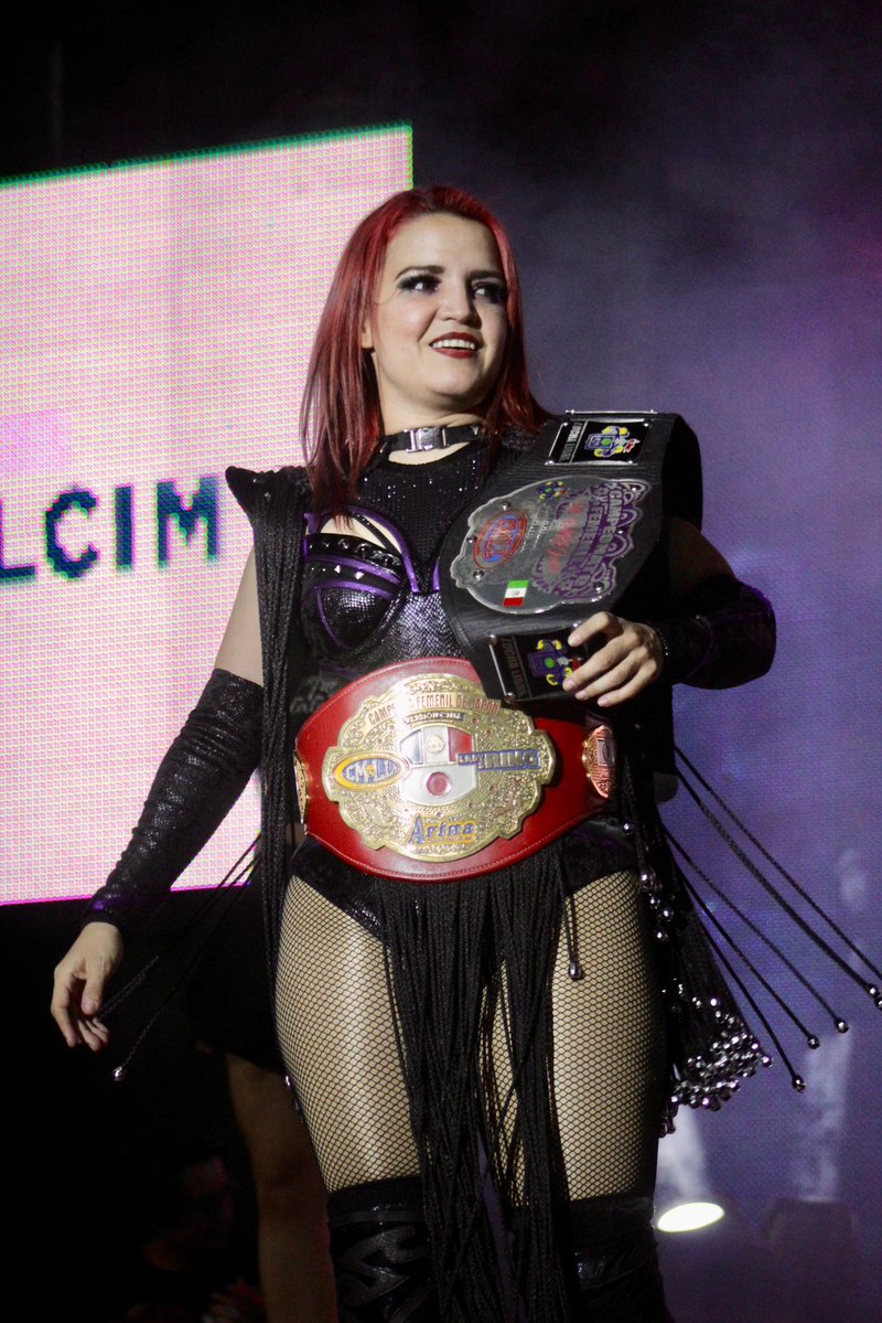 CMLL_OFICIAL's tweet image. La rivalidad entre Lluvia y Dark Silueta volvió a encender la lona tapatía. Esta vez, la técnica, con apoyo de Yuki Mashiro, salió avante ante el equipo rudo de Silueta y Sanely.
#MartesDeGlamourCMLL #CMLL