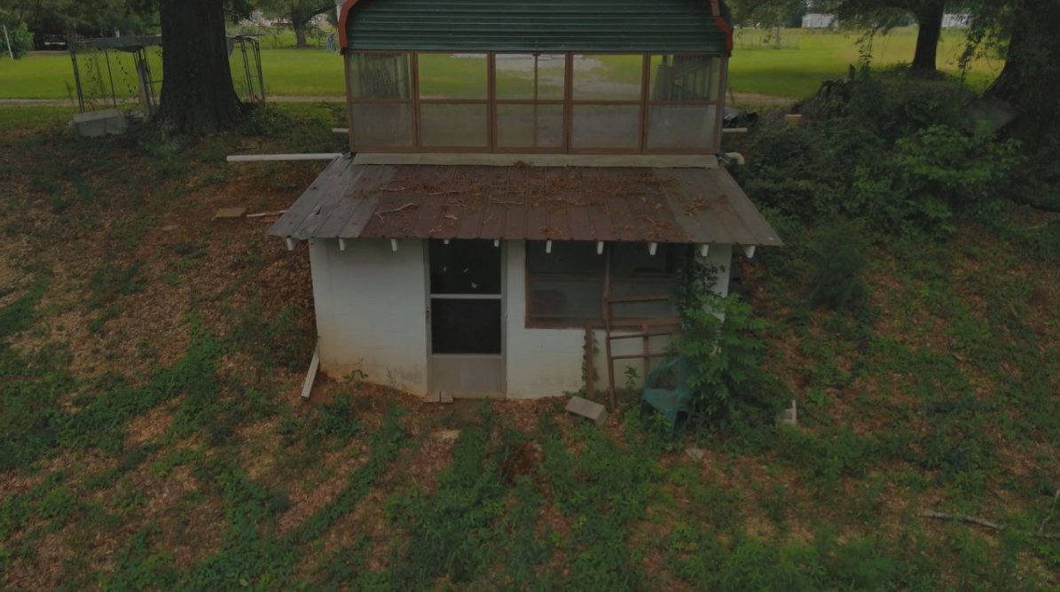 Jere_Memez's tweet image. Six children were allegedly drugged and taken to the bunker, according to Assistant District Attorney Bryan Jones.
Officials say those victims were between 3 and 10 years old.
Investigators say multiple suspects are accused of paying to abuse the children.
Andres…