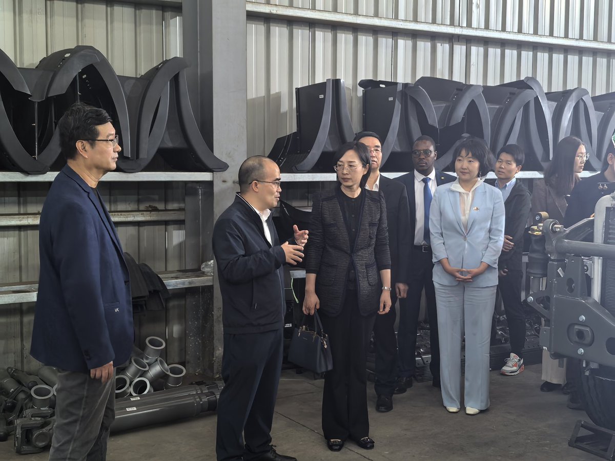 AmbGuoHaiyan's tweet image. Today, I visited Tatu City SEZ and met with the representatives of Chinese companies that invested here. Chinese companies are encouraged to cooperate more closely with Kenyan companies in the development of value chains in Kenya, and make new contribution to the #China-#Kenya…