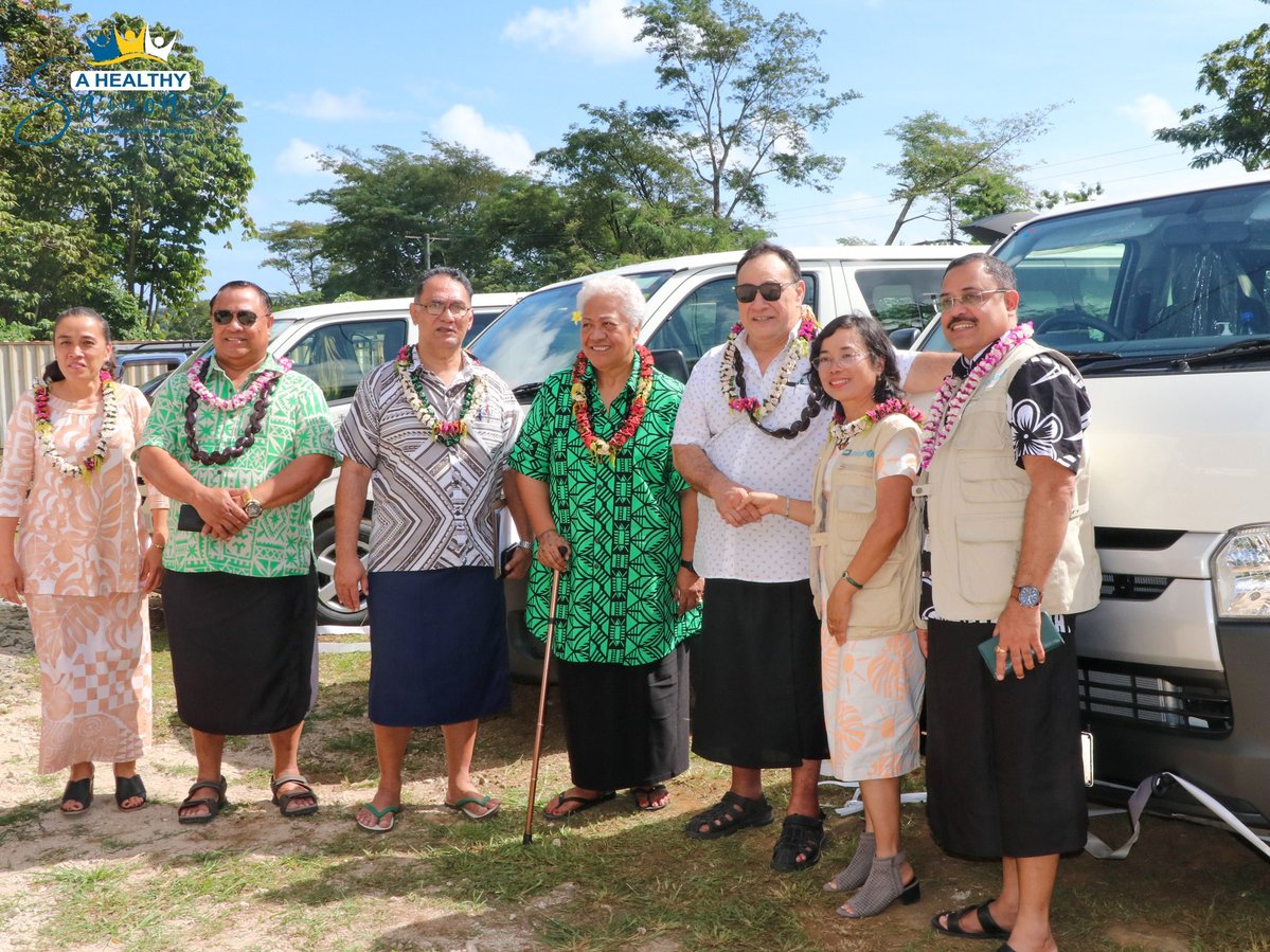 UNICEFPacific's tweet image. Strengthening last-mile vaccine delivery!
UNICEF handed over 4 new 15-seater vehicles to the Samoa Ministry of Health to support vaccine outreach in remote areas—building on 3 vehicles delivered in 2024.
With @gavi, we are proud to support this step toward equity in healthcare.