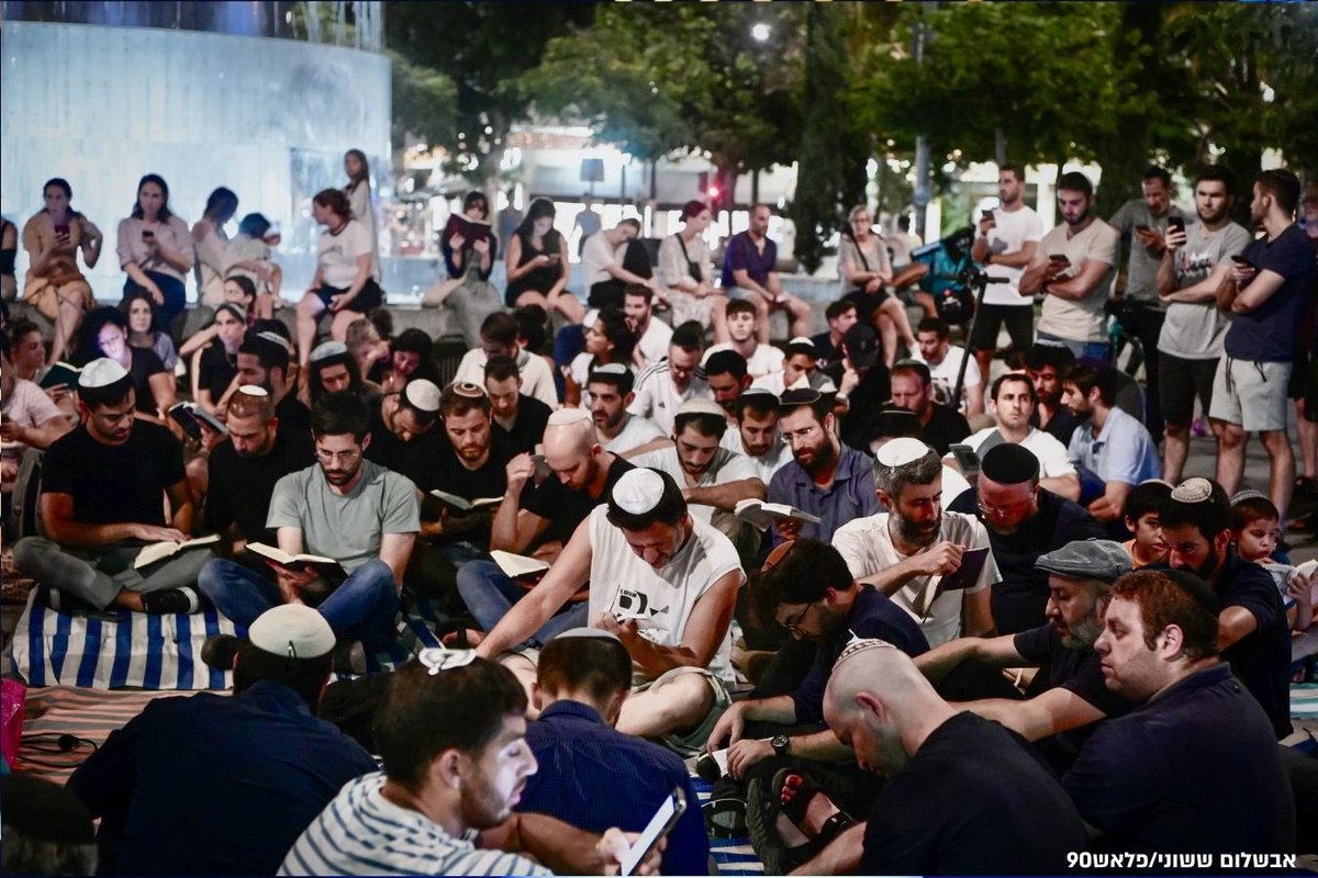 eli_zil's tweet image. סערת התפילות בהפרדה בת"א - הסוף? נשיא העליון עמית דחה בקשה לדיון נוסף בהחלטת בג"ץ מהשנה שעברה, שקבעה כי ניתן לקיים תפילות בהפרדה בכיכר דיזנגוף: "אינני שותף לחשש העותרים כי תפילה בהפרדה פוגעת בזכויות יסוד"
@GLZRadio