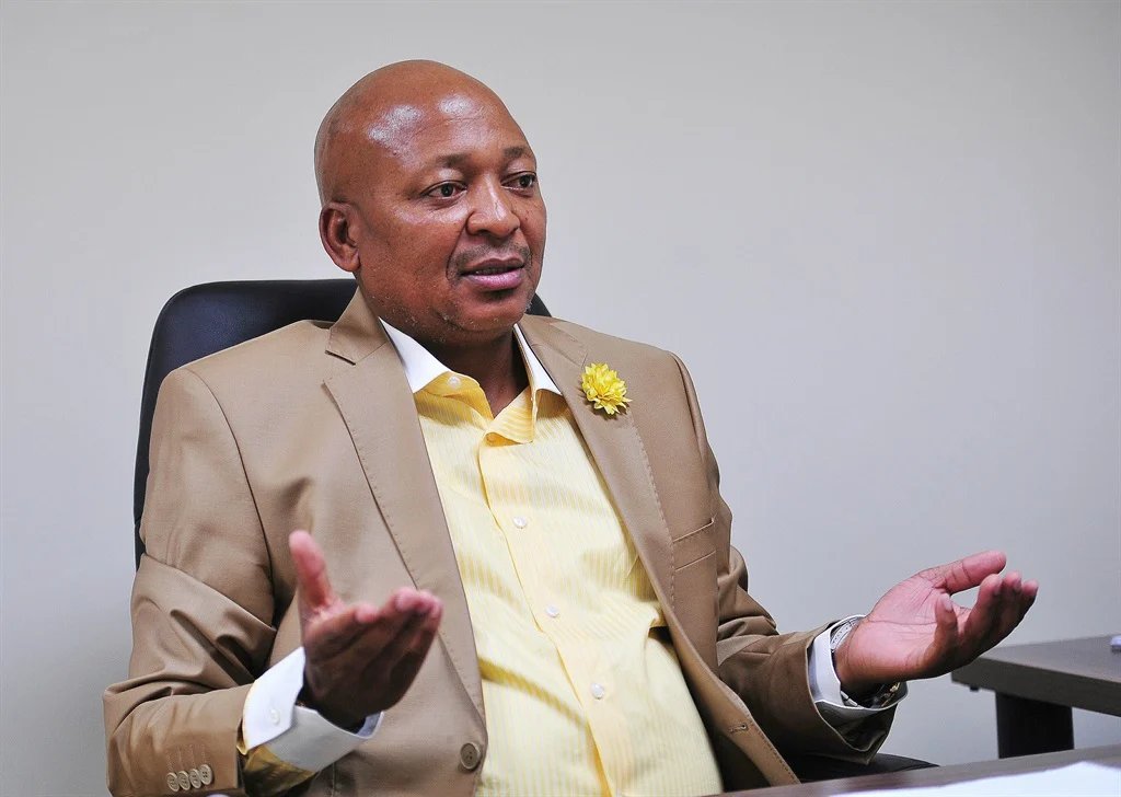 KayaNews's tweet image. JUST IN: Patriotic Alliance leader Gayton McKenzie has suspended his deputy, Kenny Kunene.
This is pending an investigation into his presence at the home of a suspect in the DJ Oupa Sefoka murder case.
Kunene has denied knowing murder-accused Katiso TK Molefe, saying he was at…