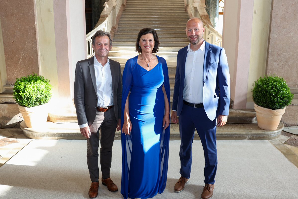 SaschaGenders's tweet image. Besuch im bayerischen #Landtag mit unserem #IHK-Ehrenamt. @IlseAigner @Markus_Soeder @Landtag_Bayern #bayern @IHK_Mainfranken